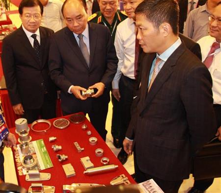 Thủ tướng chính phủ Nguyễn Xuân Phúc thăm gian hàng triển lãm công ty EuroCAST